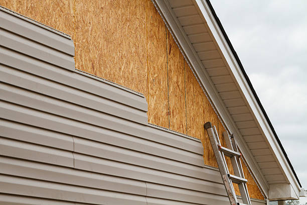 Professional Emergency Siding Repair technician working in Connecticut, CT